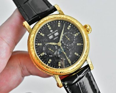 A new, stylish, and elegant watch with a classic, vintage feel. Exquisite craft