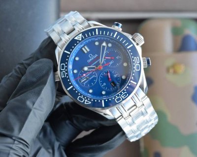 Tape and steel strap Omega Seamaster 300 1: The dial surface is glossy and trans