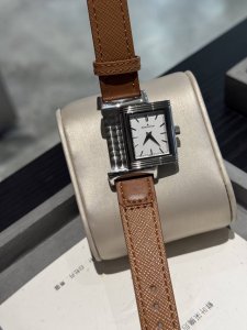 Unisex, elegant and refinedThe Jaeger-LeCoultre Reverso Tribute Monoface watch