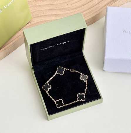 Van Cleef & Arpels Vca "Black Onyx" Four-Leaf Clover Five-Flower Bracelet. Highe - Click Image to Close
