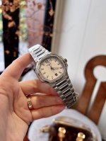 Rich Ladies Should Choose The Stylish And Elegant Ladies' Nautilus 7118 Series .