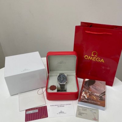 Omega Speed Master Omega Speedmaster 42mm Master Chronometer Chronograph. The la