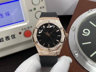 Hublot Classic Fusion 550.Os.1800.Rx.1604.Orl19 watch, hand-set diamond case, c