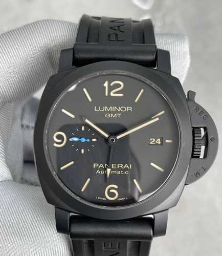 The matte black ceramic case is so cool! This new version of the 2021 Panerai Lu