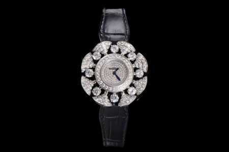 Divas'Dream Bulgari Jewelry Collection! The 33mm dial, paired with a Swiss Eta R - Click Image to Close