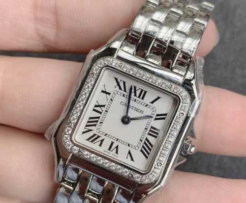 Every time I see this Cartier watch, I find it very pleasing to the eye. The sq