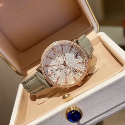 New Arrival - Swarovski - Fashion Watches DDD. This watch, inspired by the icon