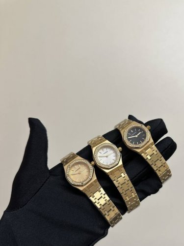 Audemars Piguet has recently launched a new 23mm mini quartz women's watch featu