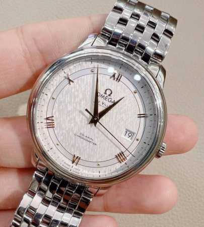 The Omega De Ville features a Co-Axial escapement automatic mechanical movement, - Click Image to Close