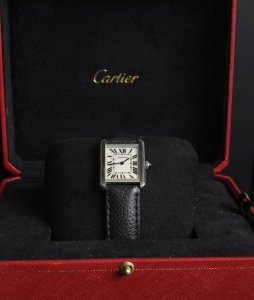 The sheer sophistication of the Cartier Tank watch is simply irresistible! Who