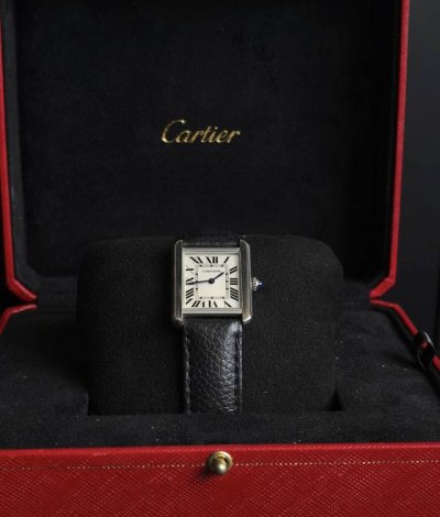 The sheer sophistication of the Cartier Tank watch is simply irresistible! Who