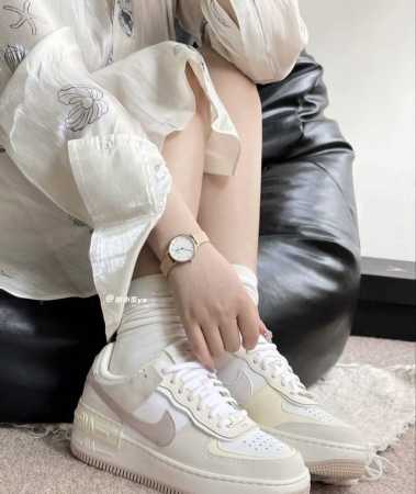 It also comes with a Dw rose gold watch, which looks quite flattering on the wri - Click Image to Close