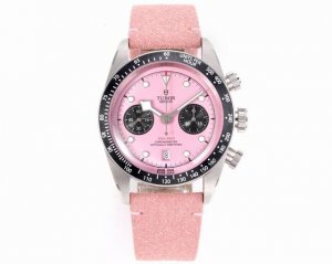 TThe new Tudor Black Bay Chrono collection is a hybrid watch that blends the tra TThe new Tudor Black Bay Chrono collection is a hybrid watch that blends the tra