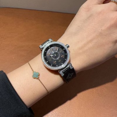 Lv Louis Vuitton, sapphire crystal, imported Swiss movement. The Monogram flower