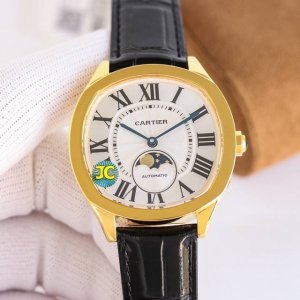 Cartier Drive De Cartier series watch. With an elegant and solemn pillow-shaped