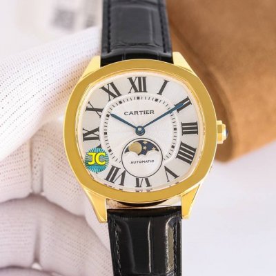 Cartier Drive De Cartier series watch. With an elegant and solemn pillow-shaped