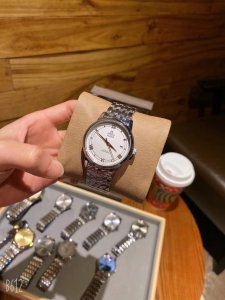 Brand: Omega Model: Elegant De Ville Series Men's Mechanical Watch Movement: Eq