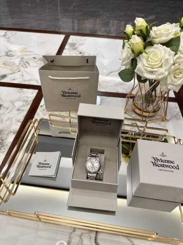 Picture Packaging Hot-Selling Set Is Coming Strongly. Viviennewestwood Queen Mot
