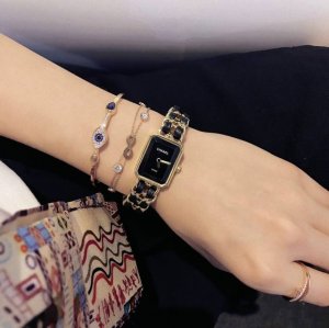 Hot item arrives at a great price. Chanel Paris Fashion Show, international bra