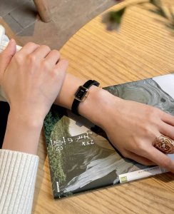 Sugar cube watch black face hands-on pictures Chanel black gold sugar cube ladie