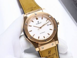 Gold+20 Hublot Classic Fusion Series 316 stainless steel case is finely polished