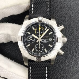 Breitling Avenger Chronograph 43 The stainless steel case is matte brushed, mak