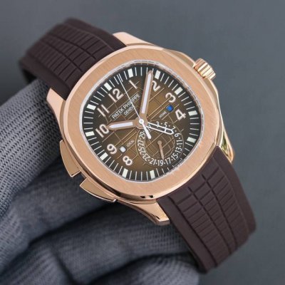 White, Gold Case Patek Philippe Aquanaut 5164A-001 watch features a modern and i