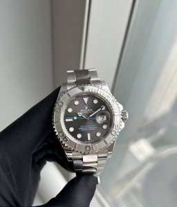 Full Set at a great price! ** Hey guys! This Grey Yacht-Dieter is seriously awes