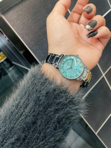 Tiffany & Co. Annual Patented Design Quartz Women's Watch. The dial is 28mm in