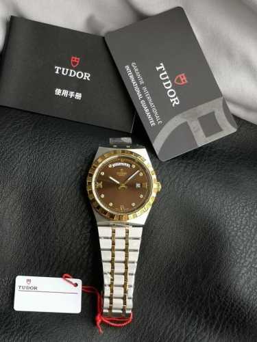The ultimate masterpiece of the Tudor Royal Collection, DDD, boasts exceptional