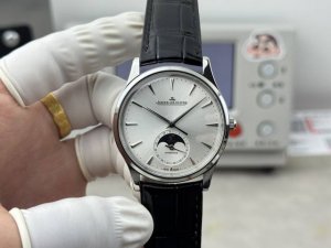 Z+ Masterpiece: Jaeger-LeCoultre Moon Phase Watch ~ Utilizing CNC technology, th