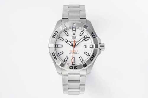 Tar's year-end grand offering: the Super TAG Heuer series watch, perfectly suite