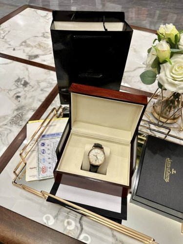 Same packaging as the original. Jaeger-LeCoultre Master Thin Calendar model is