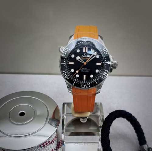 The latest Omega Seamaster Mitsubishi! The new model has arrived! Orange is the