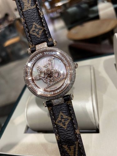 Treasure Hunters, Don't Miss Out On This Lv Full-Diamond Jewelry Watch For Good
