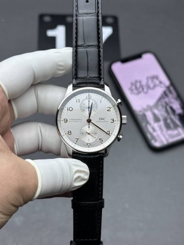 The real top version is not afraid of comparison. The IWC gold needle transparen