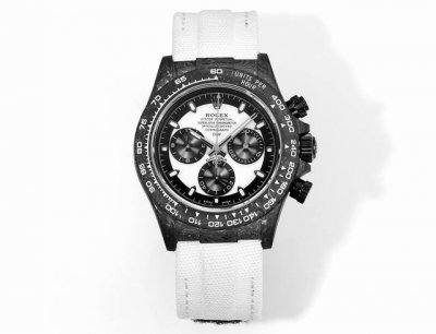 Tw Factory updates this Rolex Cosmograph Daytona with a custom-made, super-lumin