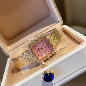 Rolex Vintage The beauty of time blooms in the sunflowers of the 1970s. The anti