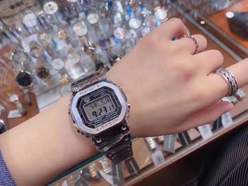 , a must-have for summer! The Casio special edition Gmw-B5000 square steel band