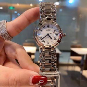 Longines Heart Moon series is elegant and imported quartz movement. It is accura