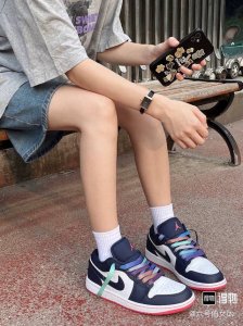 The wildly popular "Sugar Cube Green Watch" by Lolarose focuses on women's watc