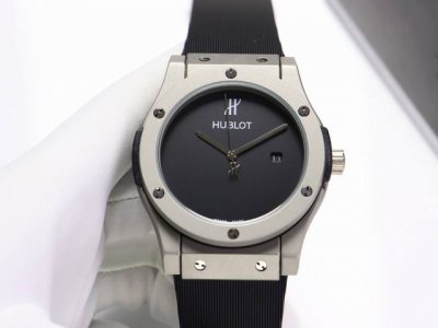 Gold and Black+20 The Hublot Classic Fusion Series 316 stainless steel case is f