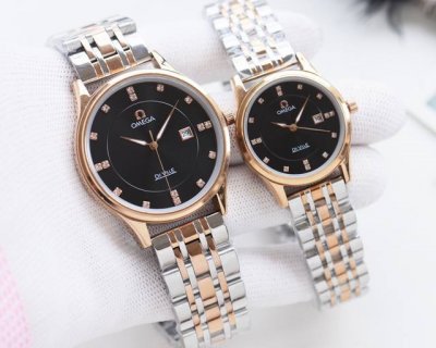White Case with Gold Case and 20mm Steel Strap Brand: Omega Type: Couple's Watch