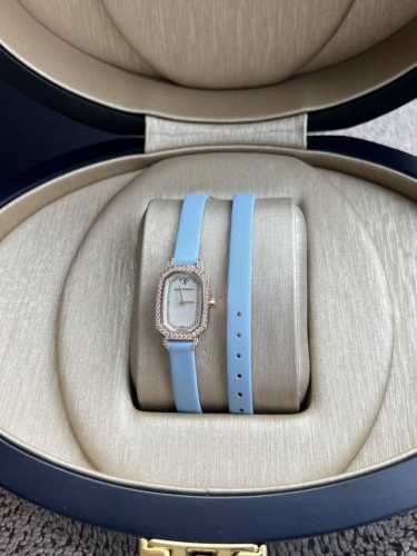 Harry Winston Emerald Collection Watch: Time Captured by Your Style. The satin