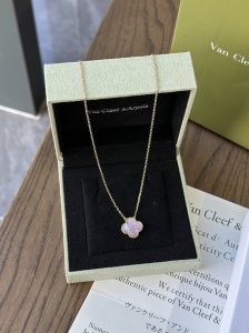 V Gold Material Rose Gold! Van Cleef & Arpels, This Top Jewelry Brand, Has Alway