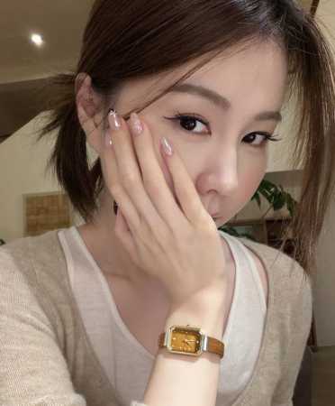 A stunning watch that makes your skin look incredibly fair and gives off a perfe - Click Image to Close