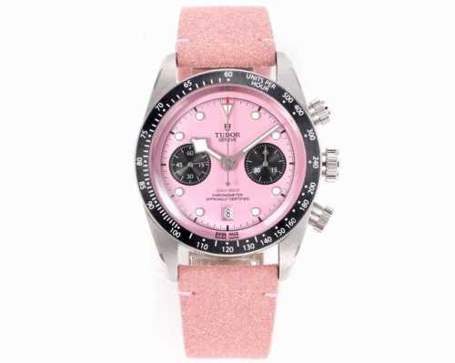 TThe new Tudor Black Bay Chrono collection is a hybrid watch that blends the tra