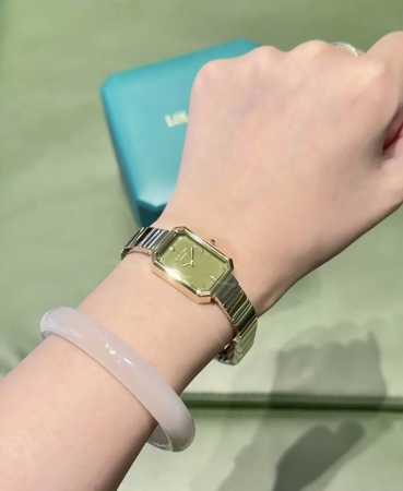 I'm so moved by this little green sugar cube! Green really makes my skin look s - Click Image to Close