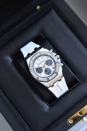 The latest Royal Oak Offshore chronograph quartz watch, one of the most popular - Click Image to Close