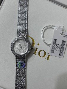 Exclusive photos of Christian Dior ladies watch with quartz movement